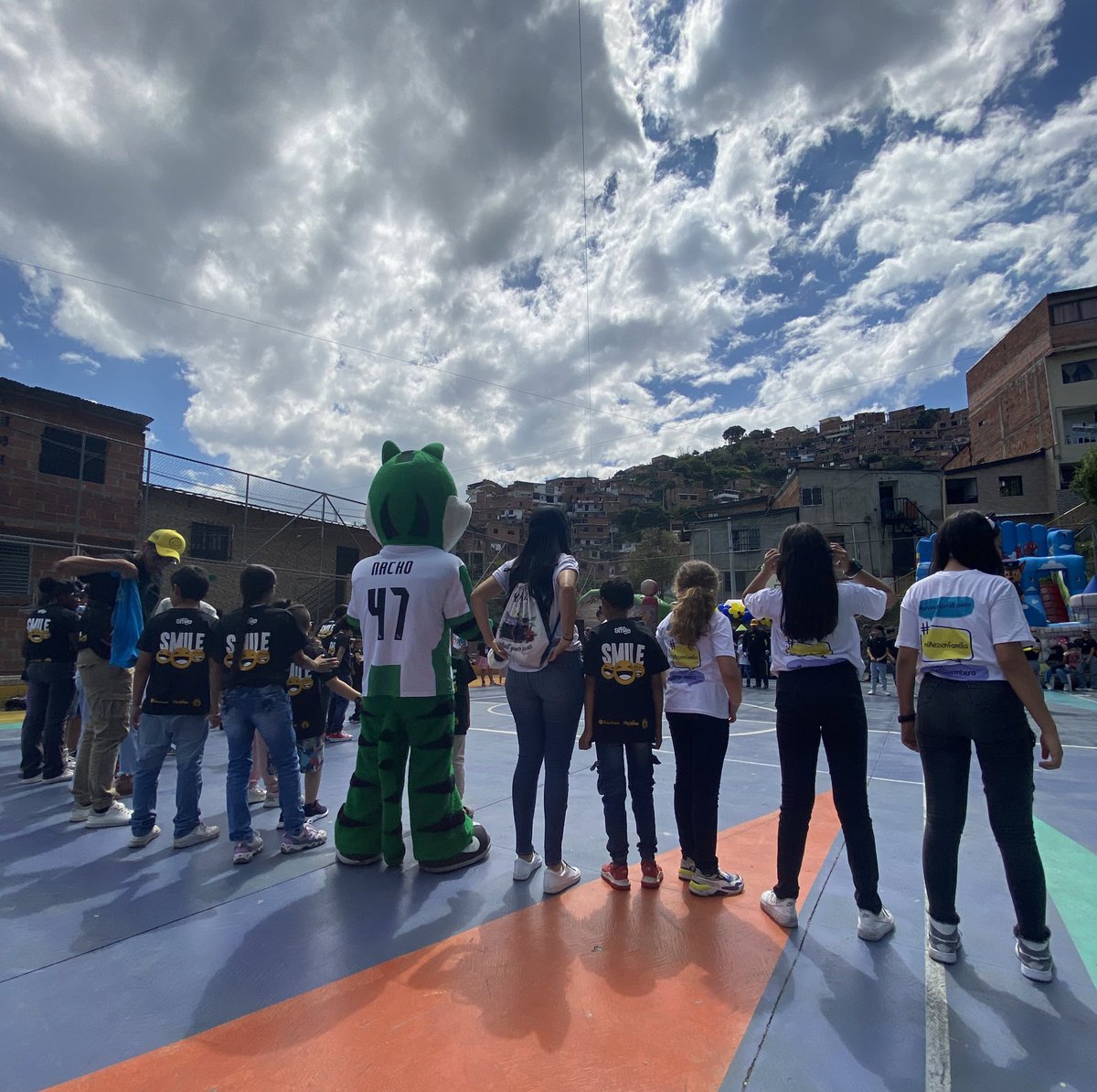 Las pasión por el fútbol se extiende #MásAlláDeLaCancha. Nuestro corazón late fuerte no solo por <a href="/nacionaloficial/">Atlético Nacional</a> , sino también por el deseo de hacer del mundo un lugar mejor. La verdadera grandeza trasciende los límites del estadio para abrazar a toda una comunidad! #LetItSmile