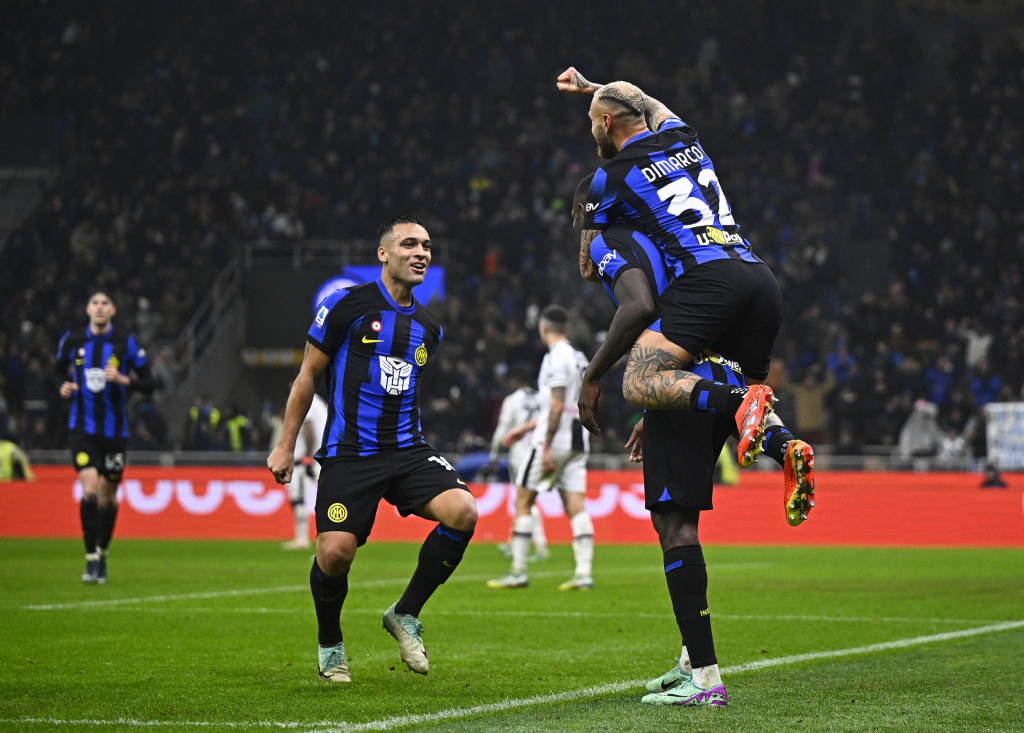 Tanta, troppa Inter. Difficile ricordare quando l'Inter abbia giocato così bene a calcio. Come qualità di gioco, siamo a livelli mai toccati. Primo tempo con almeno 10 palle gol, un piacere per gli occhi. I 3 di centrocampo sono una meraviglia, molto convincente Bisseck, Lautaro