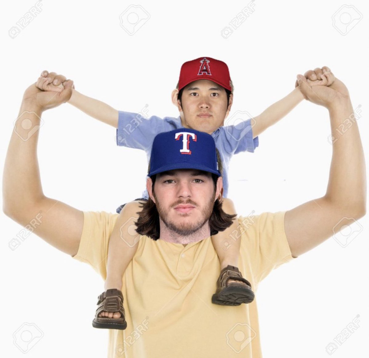 Crazy Ohtani gets paid $700M when his dad gets just above $700K😢