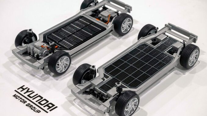 E_Motor_News's tweet photo. ⚡️Hyundai Motor Company and Kia Corporation have unveiled the Universal Wheel Drive System — called ‘Uni Wheel’ — at ‘Uni Wheel Tech Day’ in Seoul, Korea.
@Hyundai 🤝 @Kia
#UniWheel
Read more⤵️
🔗https://t.co/KbUXqRtbnl https://t.co/4kc7DXmBJf