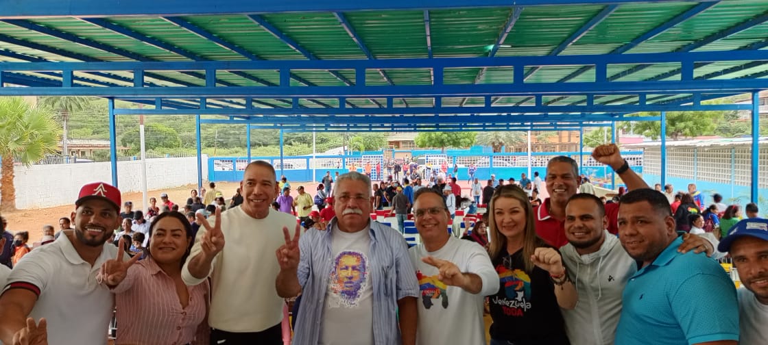 Hoy en #PuertoLaCruz activamos la consulta pública a la Ley Orgánica para la Defensa de la Guayana Esequiba... en #Venezuela no jugamos carrito señores de #Guyana

#TodosPorVenezuela