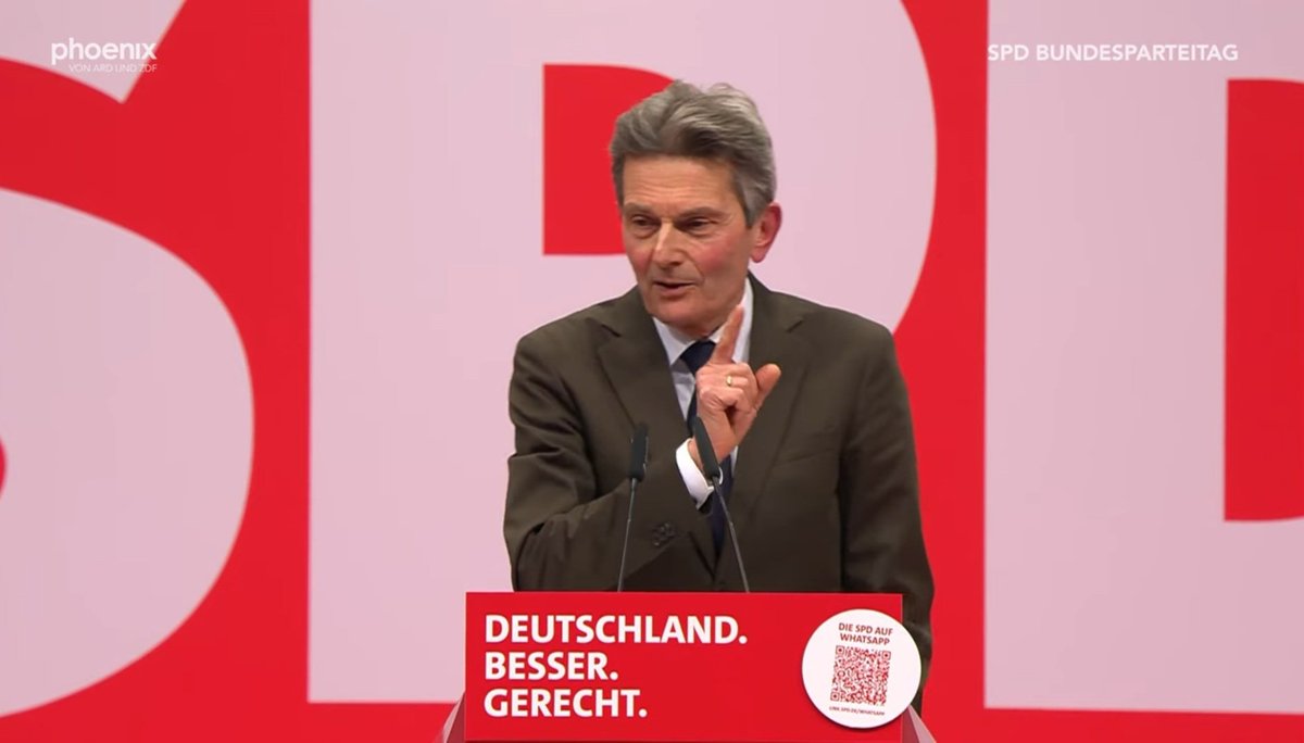 StompSava's tweet image. Mützenich und SPD haben kein Konzept, sonst hätte die Diplomatie schon längst eine Chance gehabt. 
Wir reden über die viele und schnelle Ausrüstung der Ukraine, um den Krieg zu beenden. Erst dann, aus einer Position der Schwäche Russlands, wird Diplomatie eine Chance haben.