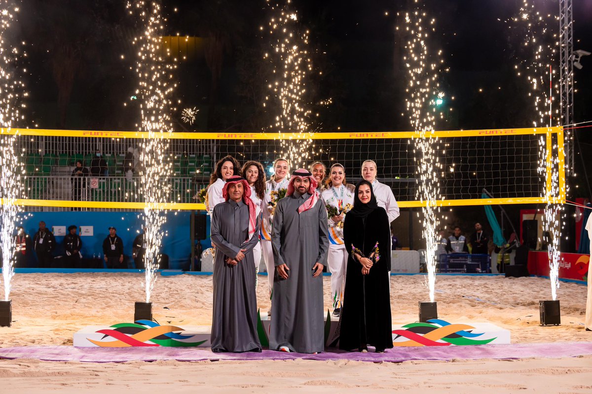 🏅| تتويــج 

توّج أ.بدر القاضـي نائـب وزيـر <a href="/mosgovsa/">وزارة الرياضة</a> أبطال وبطلات كرة الطائرة الشاطئية 👏🏻

بحضور د.خـالد الزغيبي رئيس @ksavollyball وعضو مجلس إدارة الاتحاد السعودي لكرة الطائرة أ.احلام العمري

#دورة_الألعاب_السعودية #بيننا_أبطال