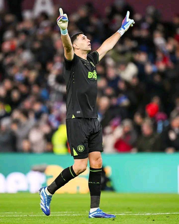 Arsenal fans will tell you they better goalkeepers than Martinez 💔