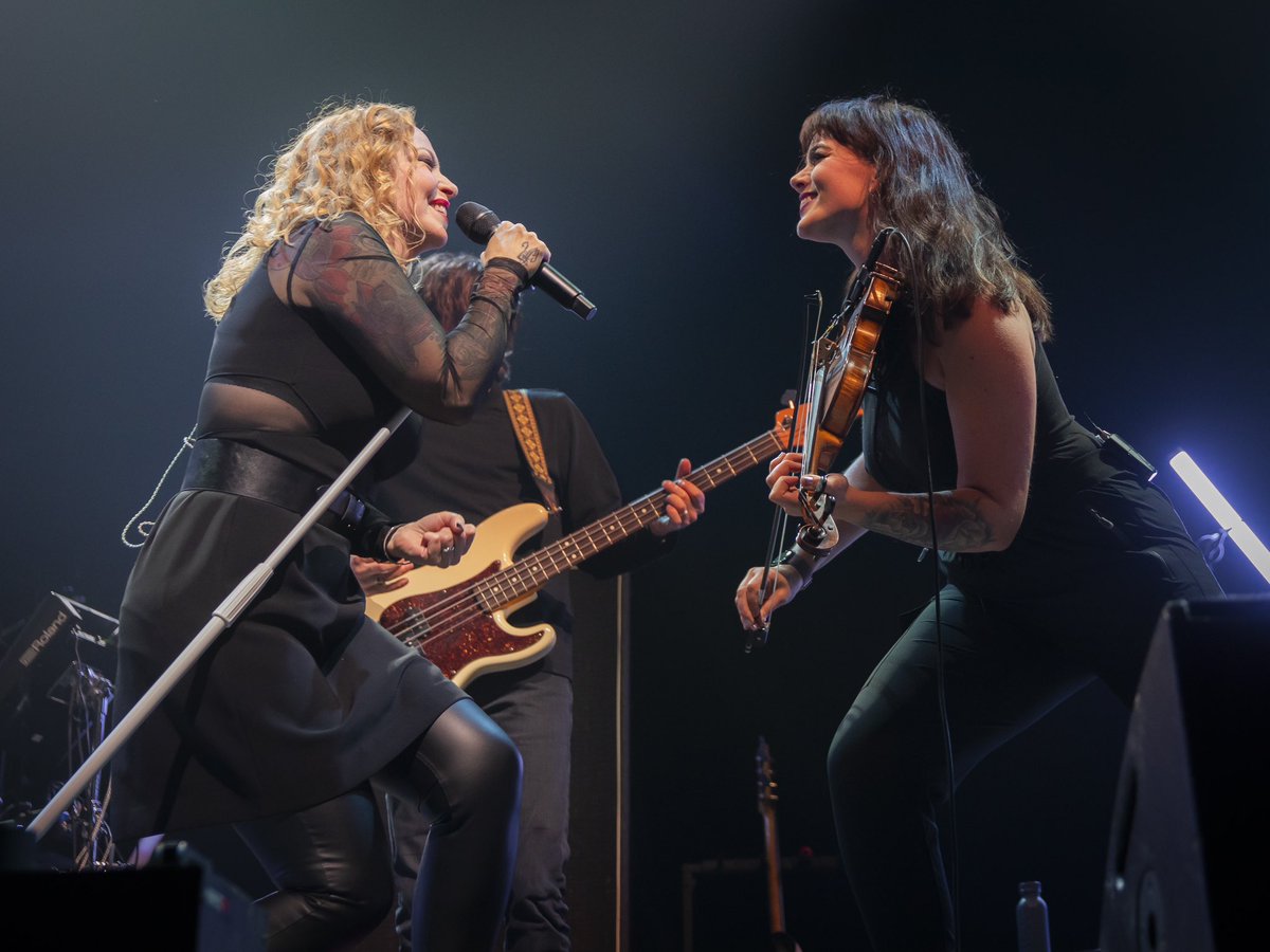 Anneke v Giersbergen tweet media