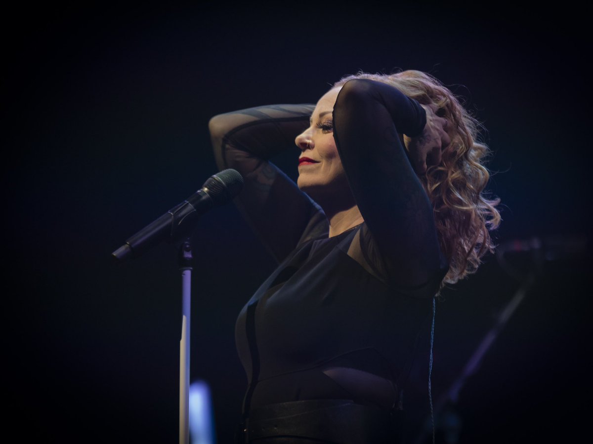 Anneke v Giersbergen tweet media