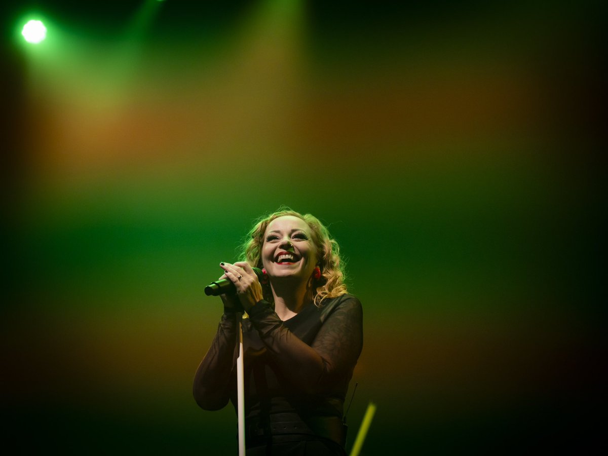 Anneke v Giersbergen tweet media