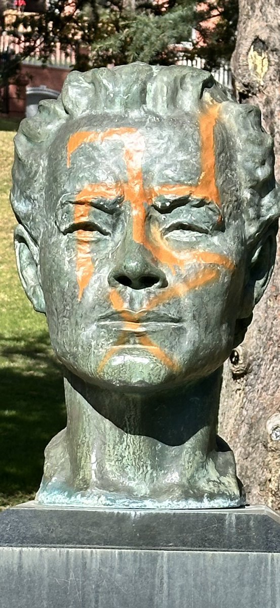 2BMatHerman's tweet photo. If the parks aren’t safe from hate wtf is?! This is so messed up someone sprayed a swastika on the bust of Leif Erickson at  Griffith Park. Glad to see that the LA Park Rangers took this matter seriously and quickly. @MayorOfLA https://t.co/3w7u9WytWe