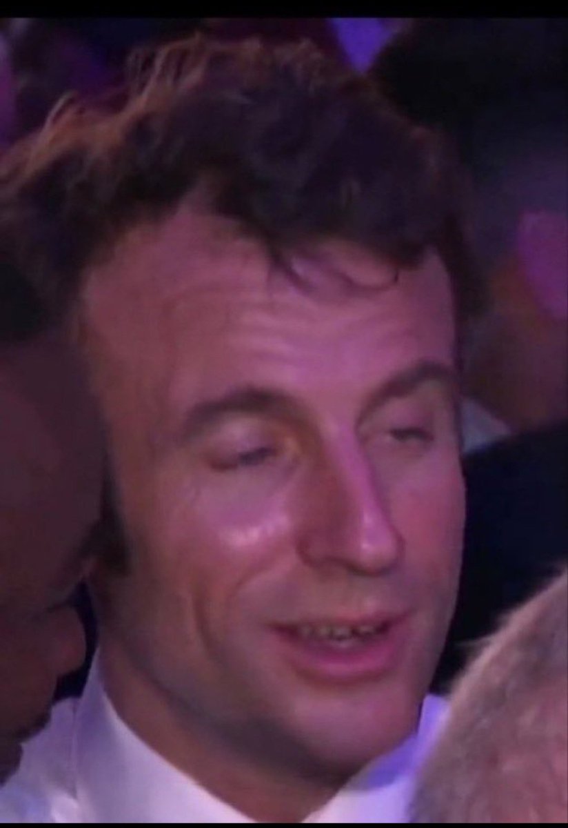 FCL6944's tweet photo. @JMilei @EmmanuelMacron #CARAJO !!!!! 🤣🤣🤣🤣🤣
#MacronHumiliation
Muchas gracias !!!! https://t.co/c0kVAlDpMi