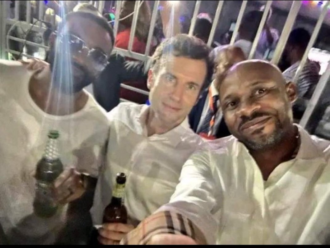 FCL6944's tweet photo. @JMilei @EmmanuelMacron #CARAJO !!!!! 🤣🤣🤣🤣🤣
#MacronHumiliation
Muchas gracias !!!! https://t.co/c0kVAlDpMi