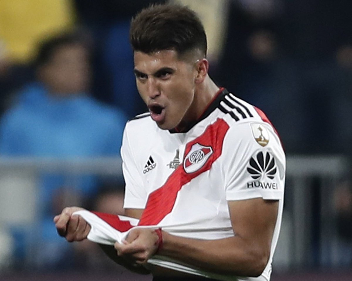frabigol's tweet photo. Recordemos que Exequiel Palacios con 19 años se hizo cargo de River en una final de Copa Libertadores contra su clasico. Unos pisan la pelota, otros salen campeones. https://t.co/JQb1DuR9iC