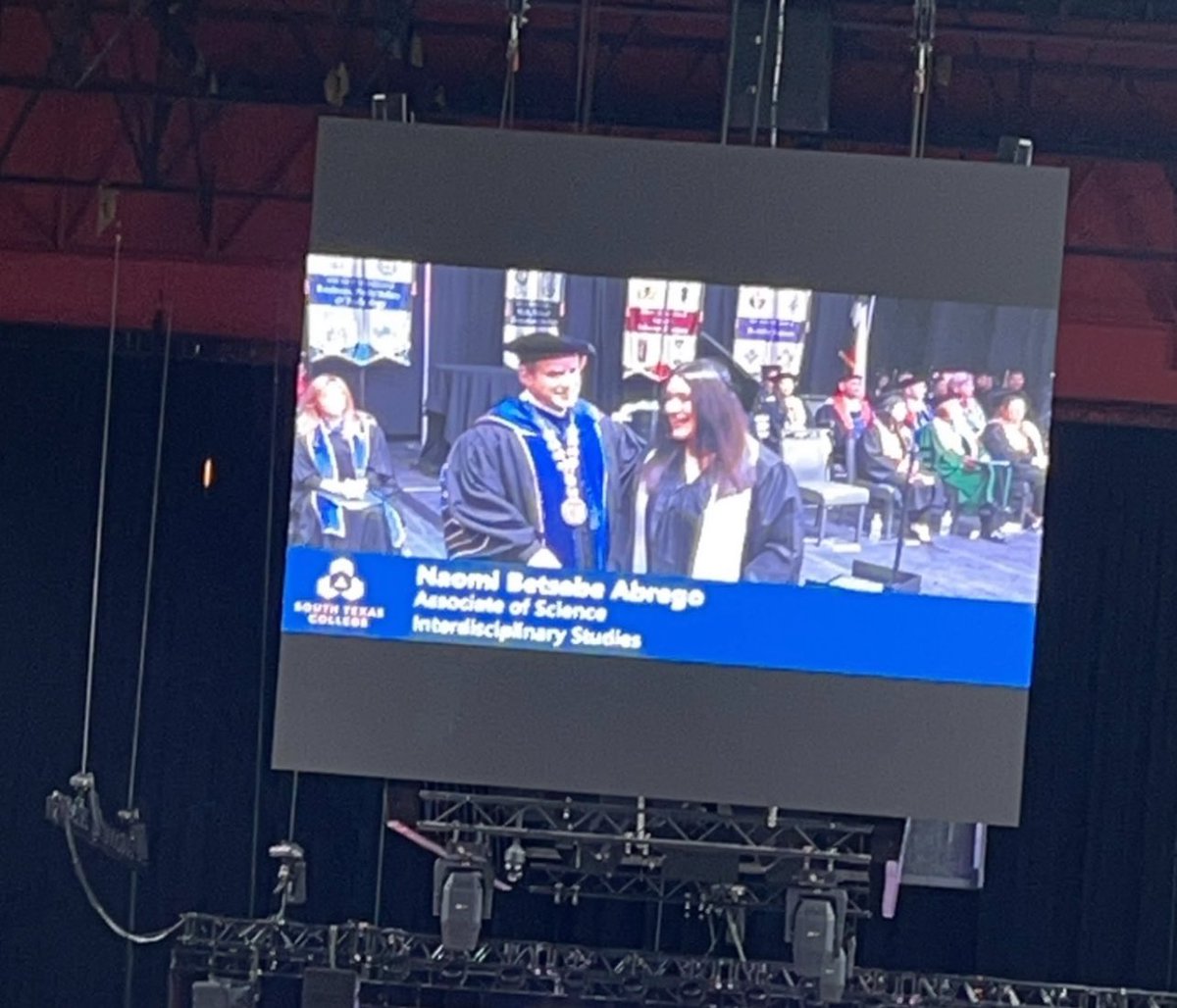 RaquelGarcia182's tweet photo. Congratulations to @PSJAMemorial 44 Fall 2023 graduates 🎓🤩💚🎉!!! 
Thank YOU @PSJAISD for creating opportunities for our students to have a brighter and successful future 💚✨@sgarza7979 @stcjaguars https://t.co/E9NDmOalOP