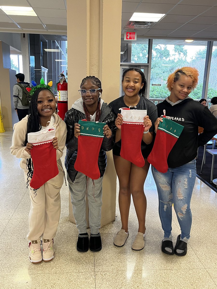 divineladiespg's tweet photo. We want to thank everyone who participated in our Stocking Gifting! We had an amazing time passing them out! 💜🎉 https://t.co/LRP8kSziwF
