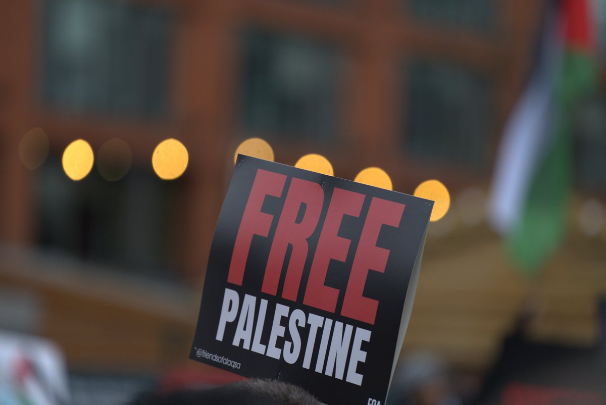 orthebm's tweet photo. @ManPalestine @PSCupdates #CeasefireNOW 
Manchester marching for Palestine https://t.co/jRS4qgPGnU