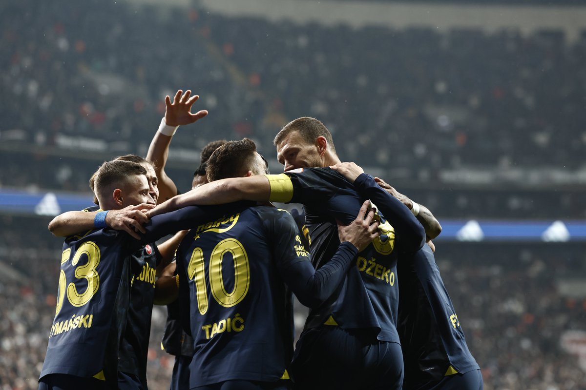 DT10_Official's tweet photo. Her zaman Her yerde en büyük Fener! 💛💙🔥 https://t.co/bKQxexayOl