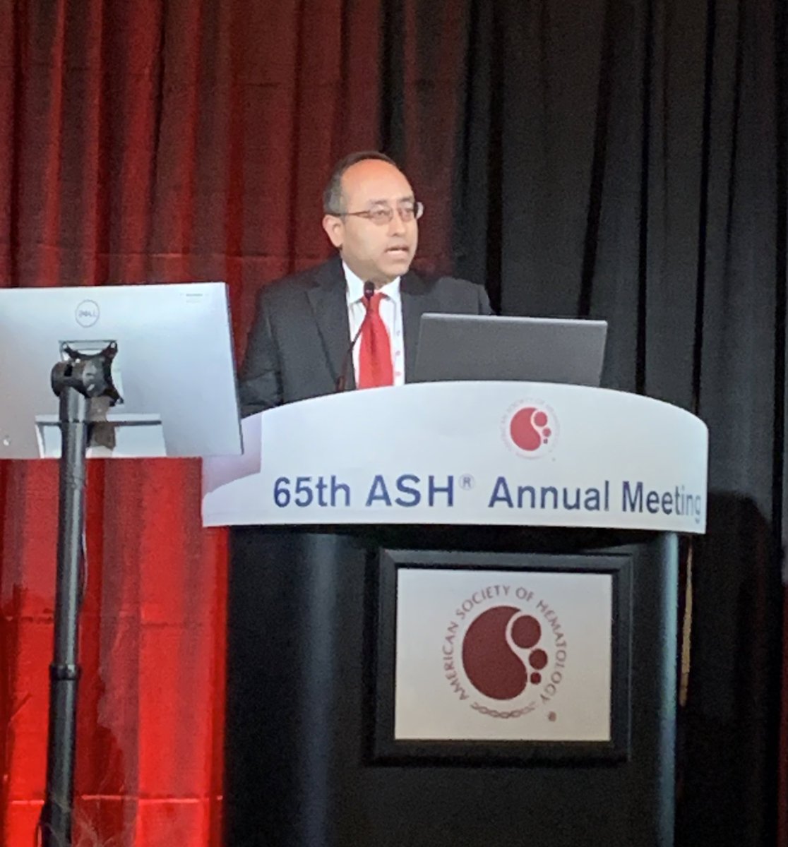 The targeted therapy bezuclastinib reduces disease burden and improves symptoms for patients with system mastocytosis, according to findings presented by our Dr. Prithviraj Bose at #ASH23 (Abstract 77). Learn about it here: bit.ly/487o6zk @bose_prithviraj @ASH_hematology…