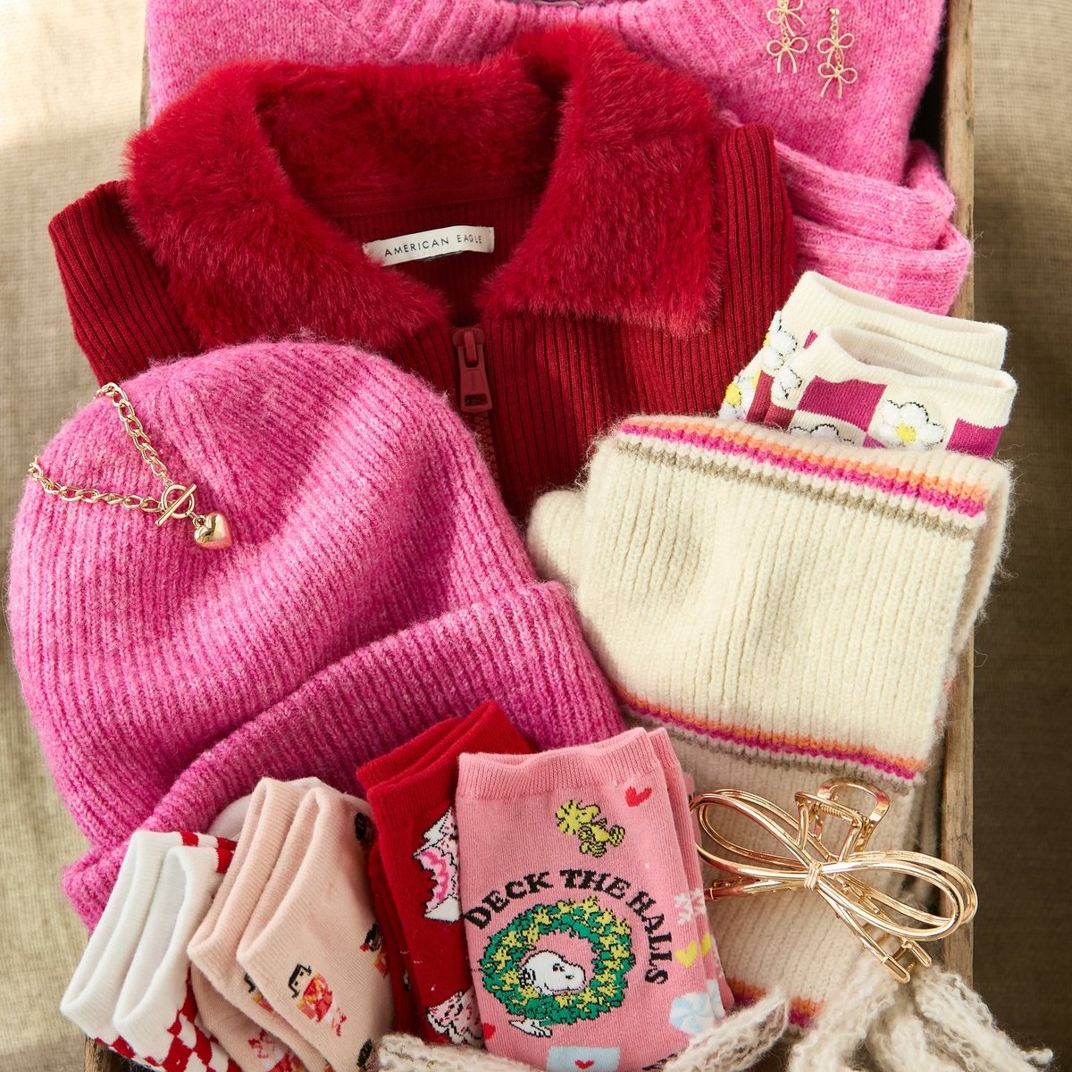 MallofAbilene's tweet photo. All we want for Christmas is a pink wonderland! 💖🎄Shop the new holiday collection at American Eagle. https://t.co/d0a4mUSw2G