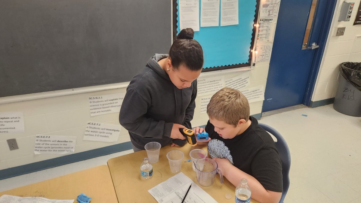 Mhoelker74's tweet image. 5th Grade Science at South Daytona Elementary, final experiment of 2023. We were testing how different temperatures effect the speed of dissolving antacid tablets. #vcsscientists #vcsschools #vcsscience #dse #deltonasouthelementary