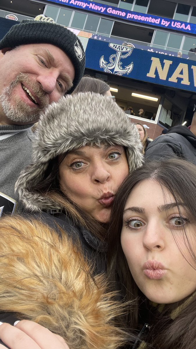 SharonK31's tweet photo. We’re winning! (So far!) Go Army! #ArmyNavy https://t.co/BTJ5YkEpXK