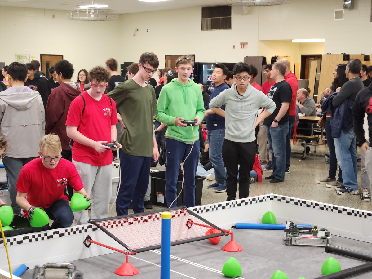 MrNTechEd's tweet photo. Great showing at our first VEX VRC tournament with a quarterfinals and semifinals appearance from our teams. #VEX @CNHSPrincipal @CNHSAthletics https://t.co/2b1YPa6CoO