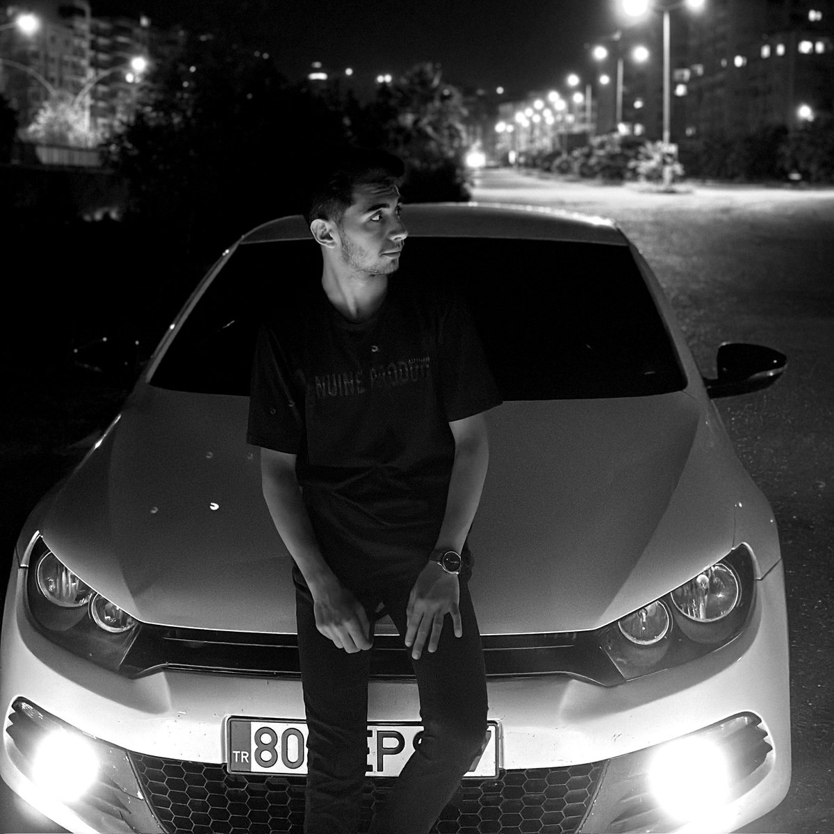 Bir Canım Var O da simsiyah.