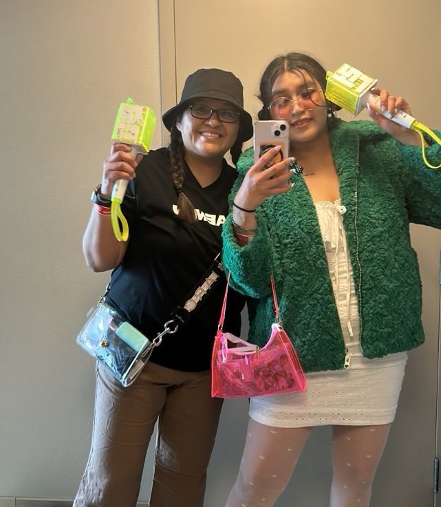 beanmouse's tweet photo. @Kiss108 @G_I_DLE @NCTsmtown_DREAM My daughter first introduced me to NCT Dream in 2018. I finally saw them for the first time this year! We traveled to LA to see them. They really brought us closer together. I love that my daughter and I can bond over our shared love of them. #KPOPcontest #Kiss108JingleBall https://t.co/HP2m1NPSNf