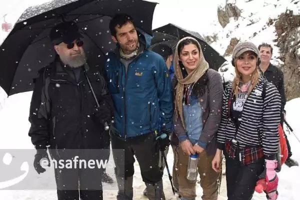 sadra_dev's tweet photo. زمانی که بنای بی حجابی و عادی سازی بیحجابی گذاشته شد
بخاطر چی ؟ بخاطر رای

بخاطر رای اسلام رو فدا کردید ... https://t.co/aBVJObMm7L