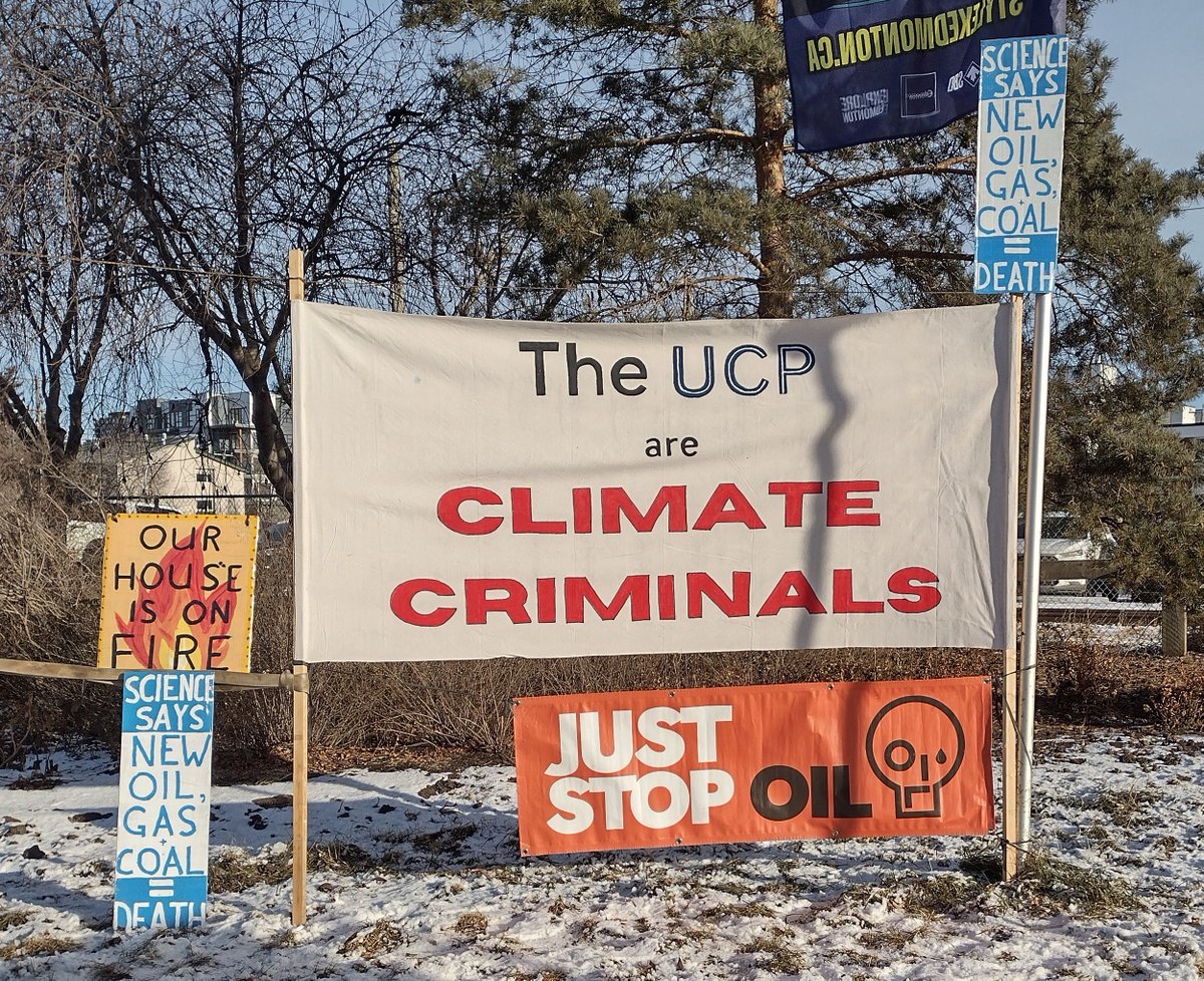 MKalmanovitch's tweet photo. Today's display of signs at the Strathcona Market.
Yes - The #UCP are #ClimateCriminals.
We need a #JustTransition away from #FossilFuels
#JustStopOil #JustStopGas #JustStopCoal
@Alberta_UCP #ClimateJustice https://t.co/dhbaHT3OLy