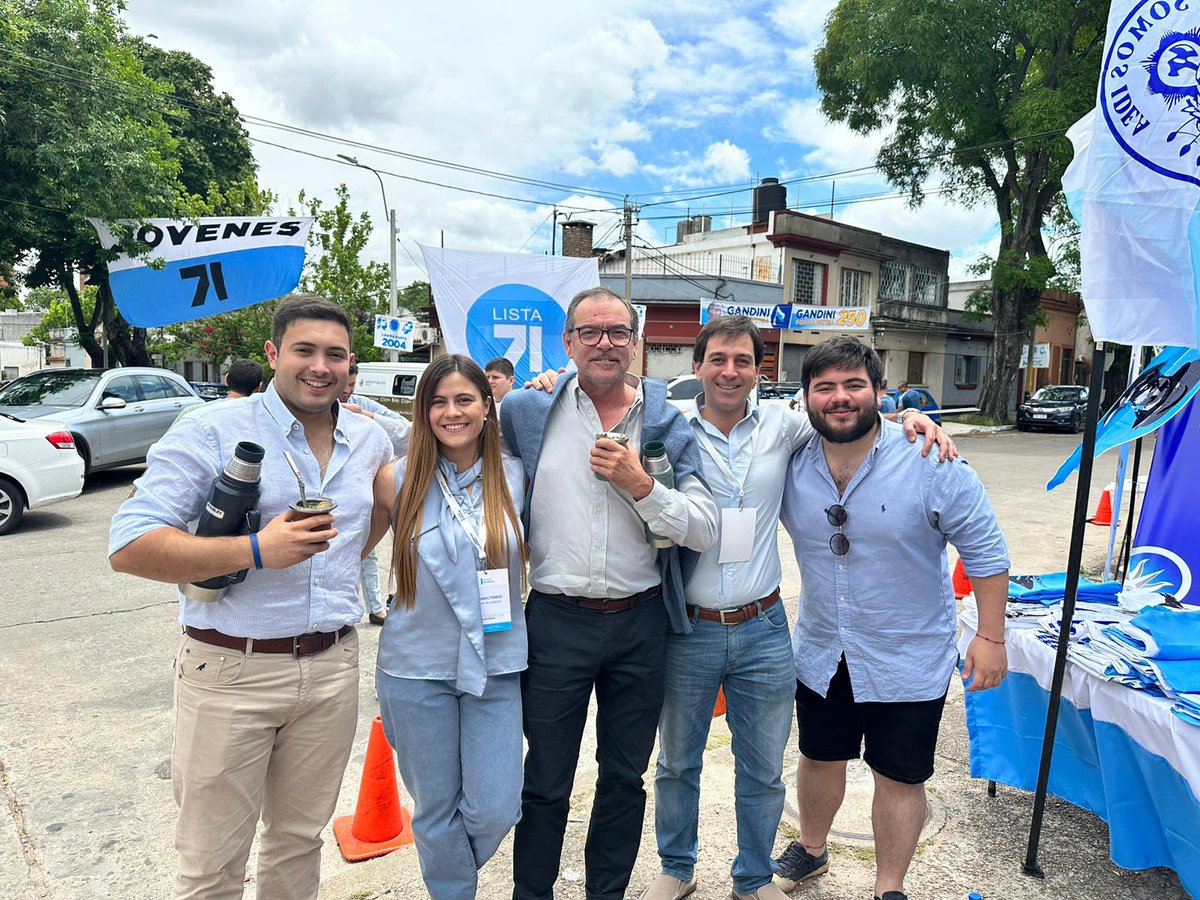 ConstenlaPablo's tweet photo. Junto al presidente de la cdjsalto @TrindadeLucas18 la vicepresidenta Lucia Velázquez y el director de cnj @Gabote_12 estuvimos presentes en la Convención Nacional del Partido, acompañamos a los candidatos a presidencia y se realizó un balance de todo el trabajo realizado https://t.co/cTT98UlwUn