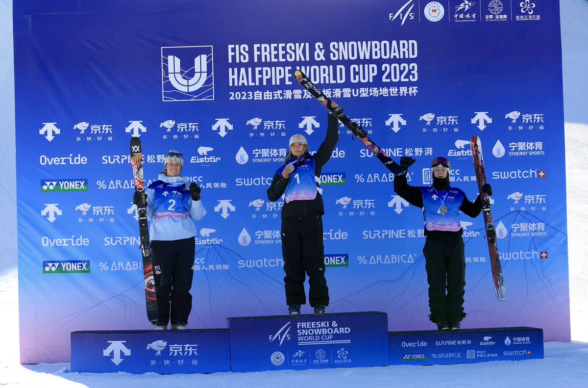 BRONZE for Amy Fraser in Secret Garden 🥉🔥 Fraser gets her first medal of the FIS World Cup season with a bronze in halfpipe 👏 📸  Buchholz/@fisfreestyle