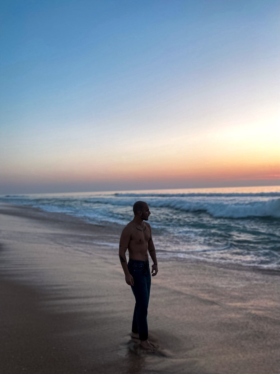 kiko_rib's tweet photo. “Oceano tão vasto e eu tão longe,
Essa maré guia-nos por onde!?…” - Van zee https://t.co/9Op7PRvB6m