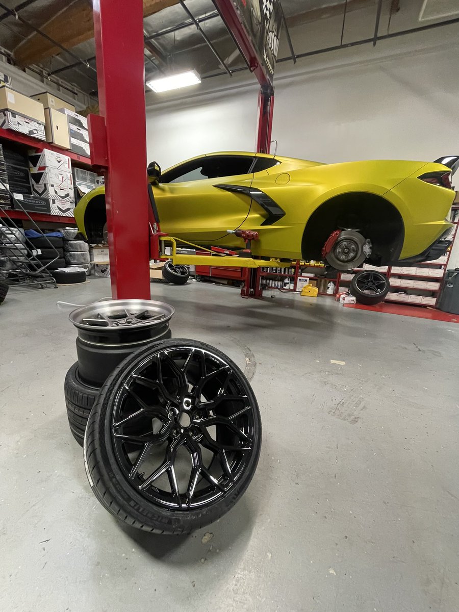 VibeMotorsports's tweet image. Adding new Vossen HF2’s on this custom wrapped C8. 20/21” setup
#corvetteC8 #C8 #c8wheels #vossen #hf2 @vossenwheels @MichelinUSA
