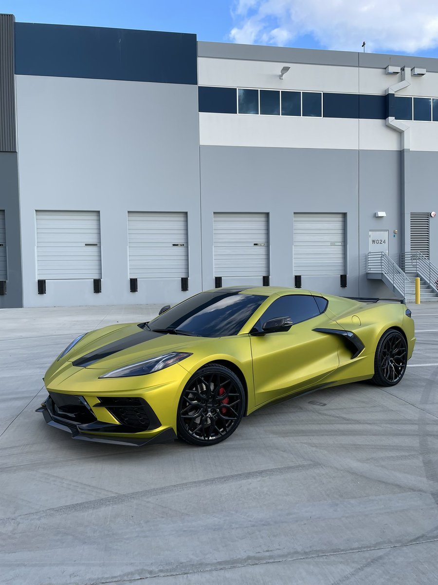 VibeMotorsports's tweet image. Adding new Vossen HF2’s on this custom wrapped C8. 20/21” setup
#corvetteC8 #C8 #c8wheels #vossen #hf2 @vossenwheels @MichelinUSA