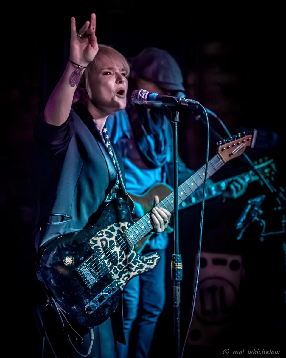 RebeccaDownesUK's tweet photo. You know what’s the best feeling in the world? Being surrounded by the best people. Last night was a gig packed to the rafters with the most wondeful people ever. Massive thanks to the Lamp Live for inviting us to play and Mal for his wonderful photos xxx https://t.co/3gu90wKcBx