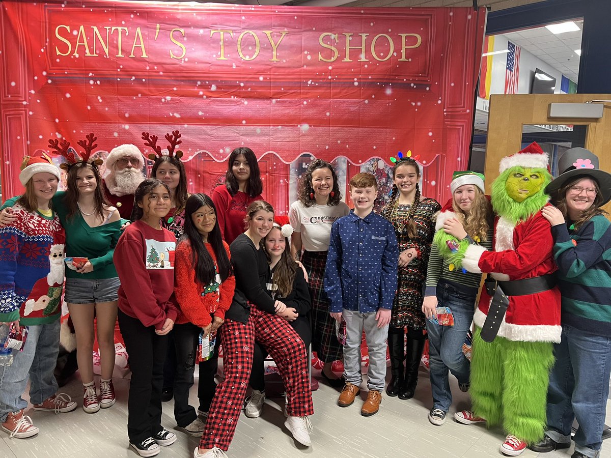 TFMSChorus's tweet photo. The best way to spread Christmas cheer is singing loud for all to hear! Thank you @RiverRidge_KCSD for inviting us to sing some carols at Donuts with Santa this morning! 🎅 🎶 https://t.co/rC19CV1q9d