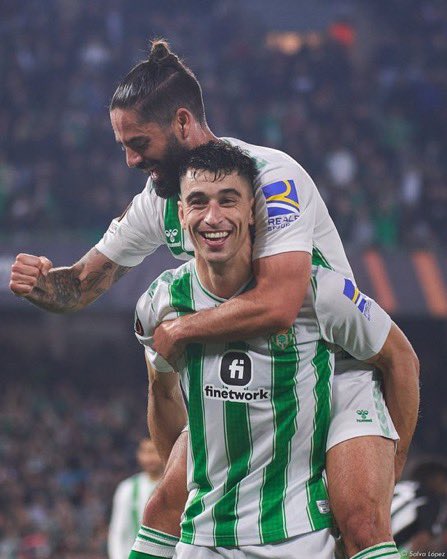 ElMagoBotas_'s tweet photo. 11 partidos consecutivos sin perder en La Liga. Ninguna derrota en lo que va de temporada en el Benito Villamarín.

Tenemos un Betis que compite siempre y que no pierde casi nunca. 

Lo que siempre hemos querido.

Viva el Real Betis Balompié. https://t.co/xFw0fVst5d