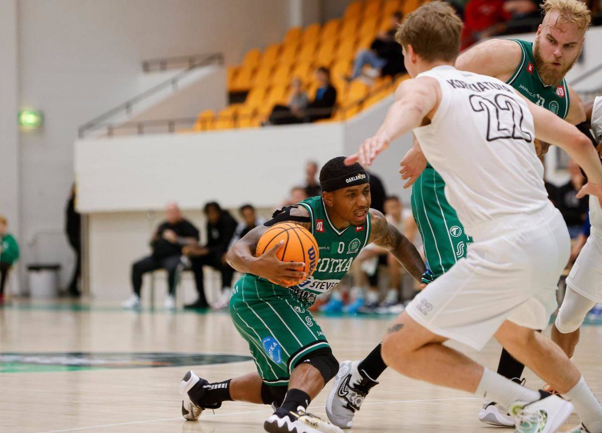 WDuchemin's tweet image. Huge #performance by #VincentGolson @YaBoy_Vino2 26pts, 8asts, 5rbs to lead his team to the W away
#TheNewWay