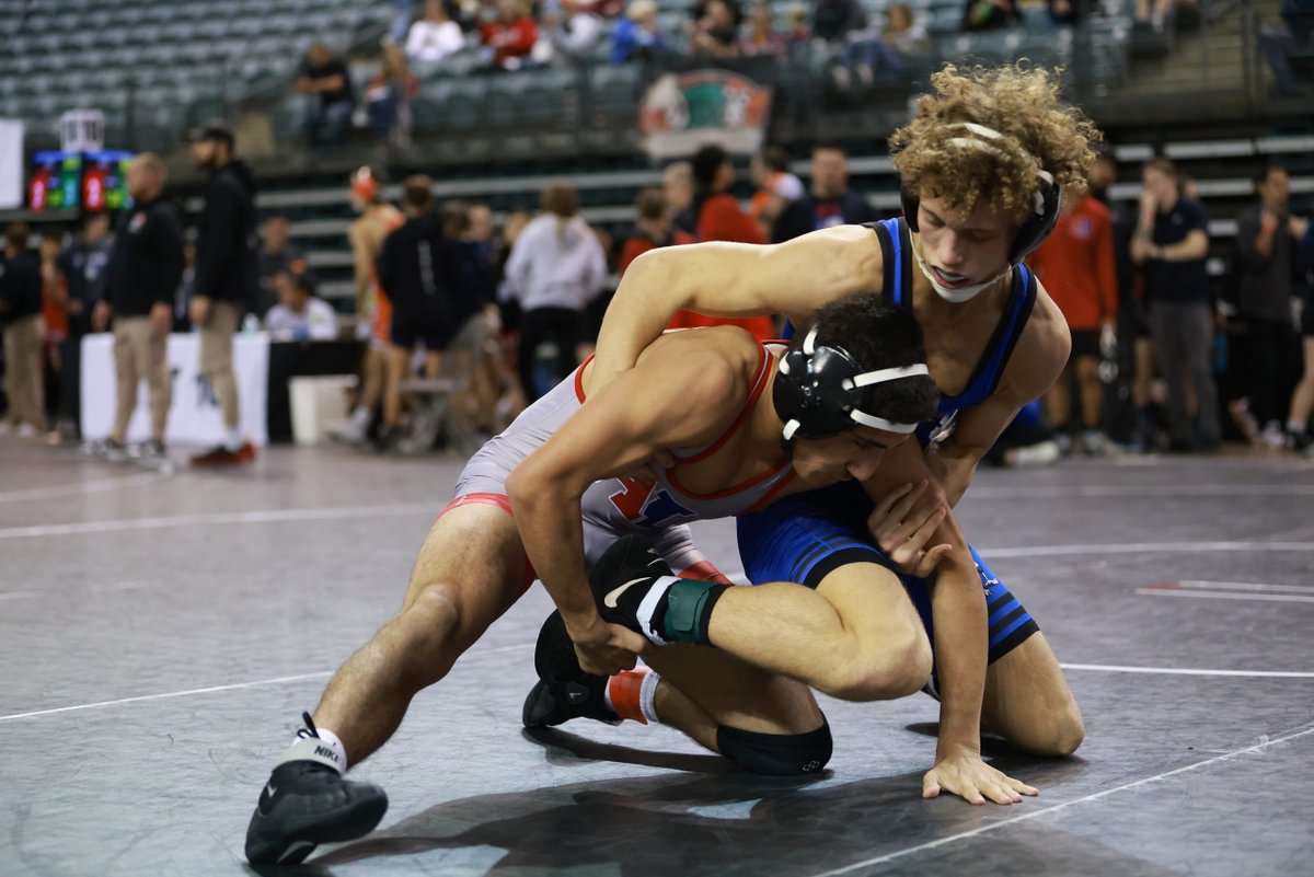 IAwrestle's tweet photo. #3 Matt Beem vs #8 Carson Thomsen in the quarters at 138lbs.
#CBclassic #IAhswr https://t.co/5hSvnGN6HD