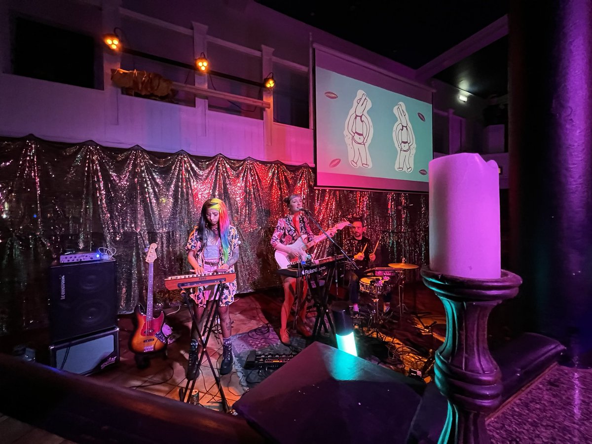 LtbShowrooms's tweet photo. @SorSpromotions @InDropped @drapershallcov Well done Sink or Swim - amazing effort. Ps. heres a photo of @barpandoramusic at LTB as you forgot to include one of ours ;;). https://t.co/cdTcmMEWi1