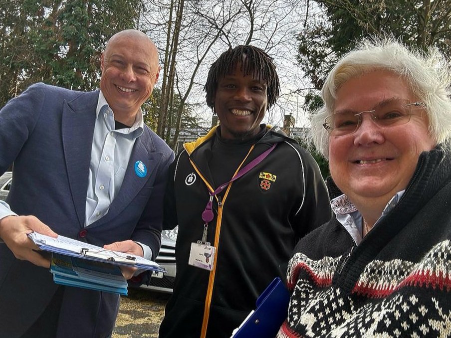 Jon4Twickenham's tweet image. A fantastic day of community engagement in Twickenham constituency today.

First up -  our shadow MP Surgery session where anti-social behaviour and housing issues were raised. 

Then a successful afternoon of canvassing in Teddington with @RonnieMushiso
#casework &amp;amp; #canvassing