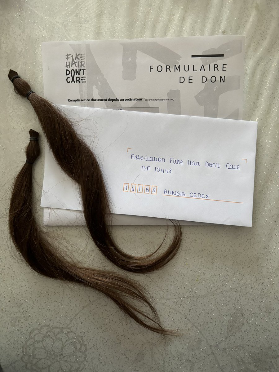 Je suis beau les cheveux longs hein 😏

Si comme nous vous décidez de les couper, pensez aux dons pour les associations qui récupèrent les mèches > 10cm afin de créer des perruques pour les personnes atteintes de cancer 🫶🏼💓