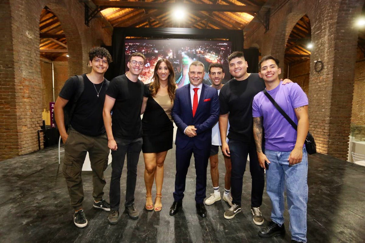 LucasVidelaMza's tweet photo. Acompañamos en su asunción al nuevo intendente de Godoy Cruz, @diegocostarelli. 

Continuará con el cambio y la transformación de nuestra ciudad, iniciada por Biffi en 1999 y seguida por destacadas gestiones de @alfredocornejo y @TadeoGZ .

#ImpulsoQueTransforma https://t.co/OK2jFHES62