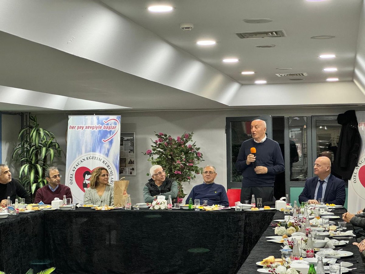 Rize Platformu birlik ve beraberlik sohbetlerine devam ediyor. Bugün Kadıköy’de ki Atacan Koleji’nde toplanan platform üyeleri Tavukçuoğlu ailesine misafir oldu. Nazik misafirperverliklerine teşekkür ederiz.