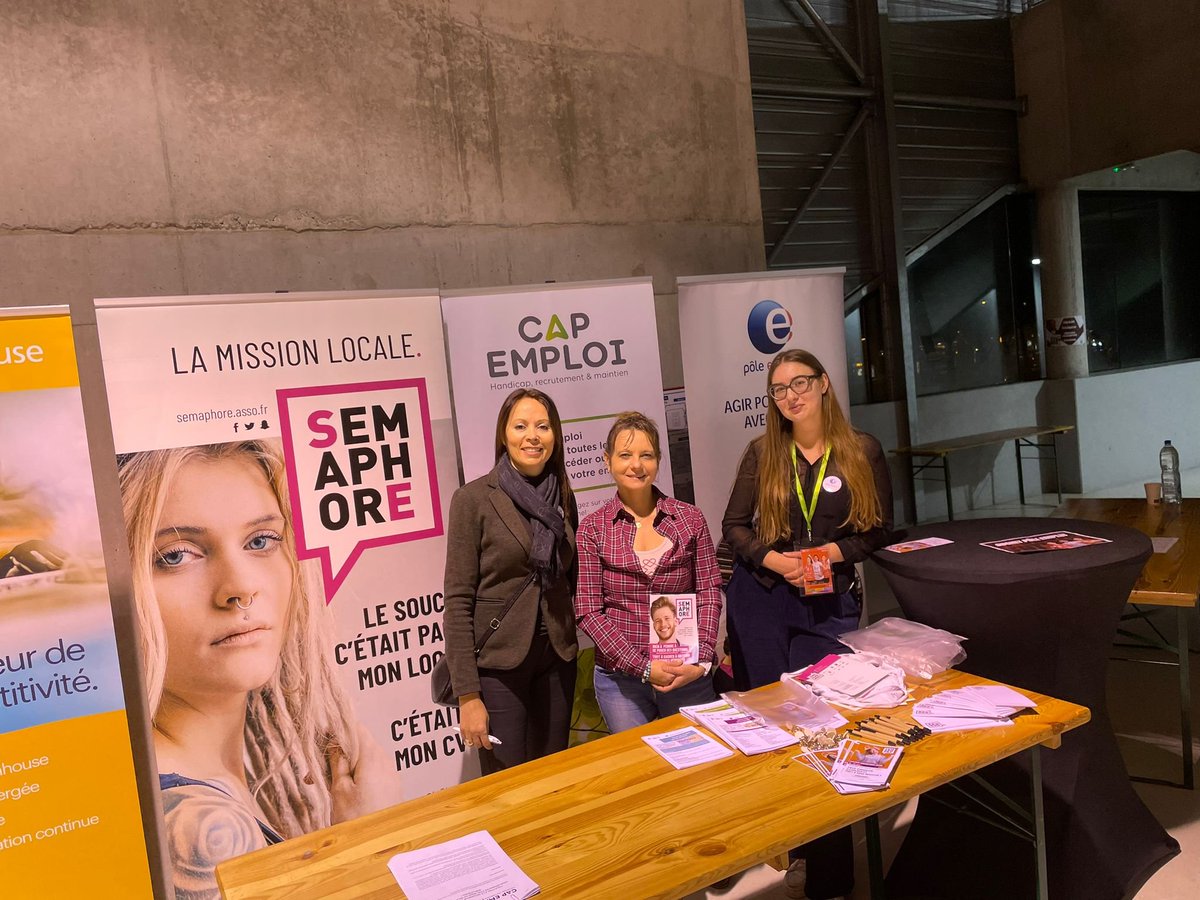 [En direct] En préambule à la rencontre <a href="/VolleyMulhouse/">Volley Mulhouse Alsace</a> - <a href="/Pavvb/">Pays Aix Venelles VB</a> venez échanger avec les équipes @sema_asso Cap #emploi &amp; @poleemploi_GE #Mulhouse 
👉Les équipes sont mobilisées avec d'autres professionnels pour l'animation Emploi &amp; Carrières  en partenariat avec <a href="/VolleyMulhouse/">Volley Mulhouse Alsace</a>