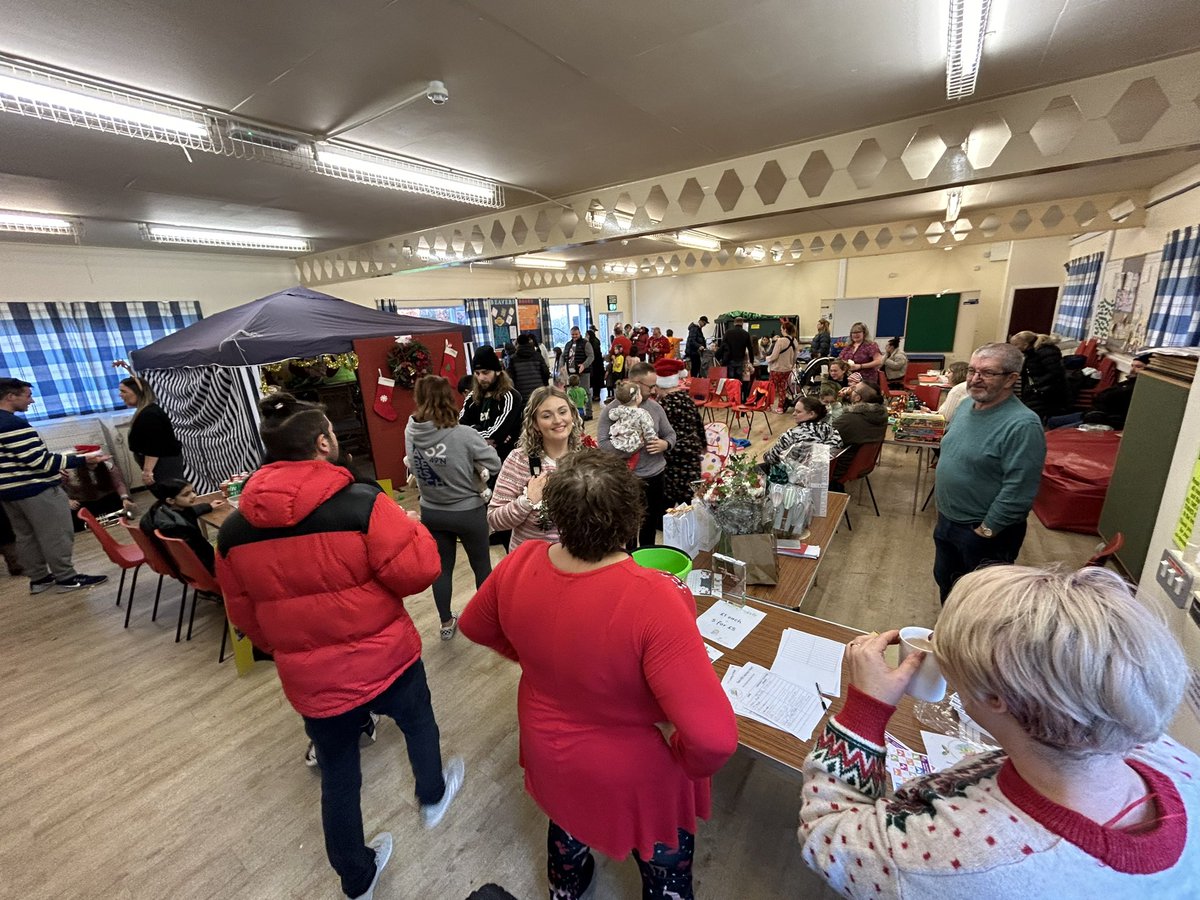 rotherhamdc's tweet photo. What an amazing afternoon… a visit from @RotherhamMayor , a visit from Santa and best of all we brought over 85 deaf children and their families together… We look forward to seeing you all in 2024!!! 
Merry Christmas and a very Happy New Year, love Team RDC 💚🥰🎅🏼🎄 https://t.co/5LSrWJOxgq