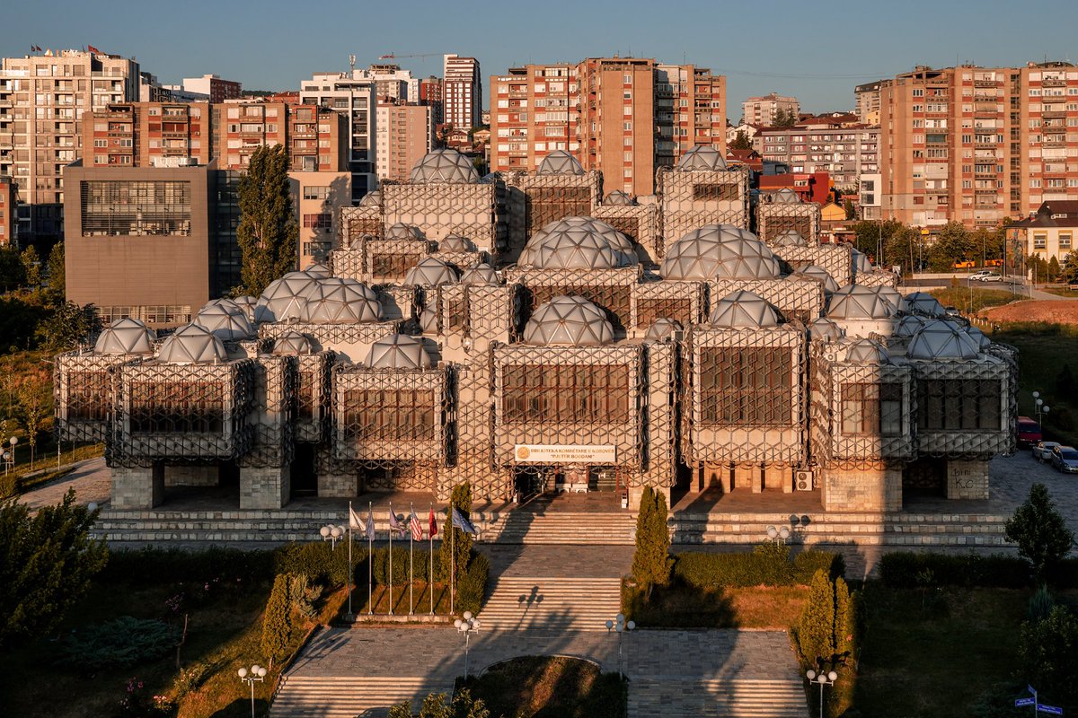 TehranYimby's tweet photo. National Library of Kosovo - i can’t believe no one had told me about this before 

Look at these domes. Built 1982, Ottomans gone but not forgotten indeed https://t.co/34wGsR98NM