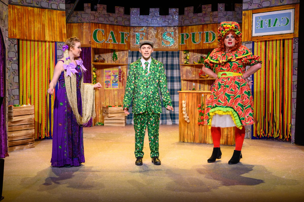 AndyB (@andybtheatre) on Twitter photo REVIEW
Rapunzel at the Georgian Theatre Royal, Richmond.
Step back in time and let your hair down for fabulous festive fun with Rapunzel – the biggest (and best) little panto in the land.  
"An absolute hoot"
"unique & lovely"
✍🏼shorturl.at/lBST6
🎟shorturl.at/jky89 REVIEW
Rapunzel at the Georgian Theatre Royal, Richmond.
Step back in time and let your hair down for fabulous festive fun with Rapunzel – the biggest (and best) little panto in the land.  
"An absolute hoot"
"unique & lovely"
✍🏼shorturl.at/lBST6
🎟shorturl.at/jky89