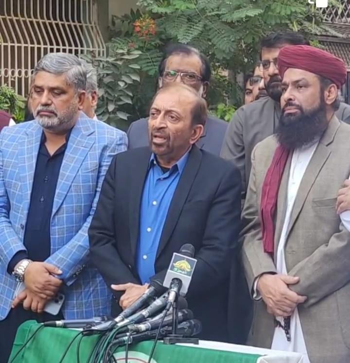 تحریک لبیک کو اپنوں اور بیگانوں کی مہربانی سے کراچی کا بلدیاتی الیکشن تو ہرا دیا گیا ہے
یہ جنرل الیکشن کا بندوست ہے
کیا تحریک لبیک کی کراچی قیادت جو سیاسی حربوں سے مکمل ناکام ہوئی ہے
امیر کراچی اپنا حلقہ تک نہ بچا پائے
یہ دو تو کراچی کی عسکری سیاست کے سب سے بڑے کھلاڑی ہیں
کیا 👇