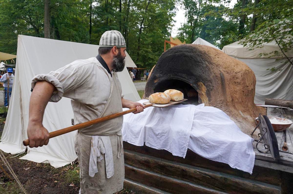 WashXingPark's tweet photo. Tomorrow (12/10) is the #FirstCrossing! We have a special surprise from @HCrownBakehouse. They will be baking bread with historic grains & purchase tickets for the first 76 visitors: https://t.co/AhNDPyv28z #ColonialCooking #HalfCrownBakehouse #WashingtonCrossingHistoricPark https://t.co/0KqGVdUHGt