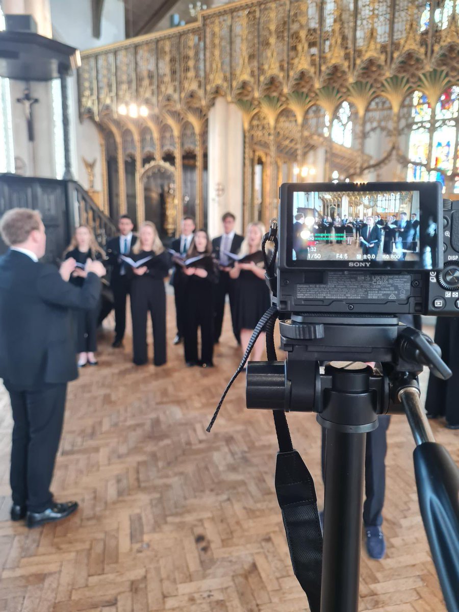 RecordareC's tweet image. We are excited to have a *NEW CHRISTMAS VIDEO* coming out on the 18th of December featuring a beautiful Carol by @BenPonniah. 
Look out for more ‘teasers’ over the coming days… 🎄👀
Video by @GeorgeInscoe 
Audio by Selber Records